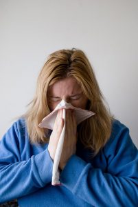 Frau mit Grippe Soledum