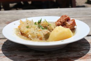 kwaśnica , traditionelles essen , begraben , polnische lebensmittel , die polnische küche , traditionelle küche , sauerkraut , kohl , kartoffel , mahlzeit , küche