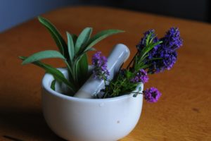 mörser , blumen , apotheke , lavendel , gesundheit , pflanze , natur , aromatherapie , kräuter, Homöopathische Triturationen. Homöopathische Trituration