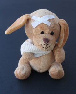 teddy , gebrochen , arm , verband , traurig , hund , stofftier , krank , verletzt , fieber , knuffig , niedlig , krankenhaus , besuch, knochenbruch, fraktur, gips, gips-verband