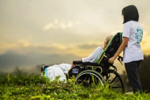 hospiz , pflege , patienten , ältere menschen , alte , altenpflege , unterstützung , krankheit , ältere , alter , behinderung , behinderte , holunder im rollstuhl, myopathie