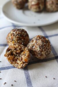 chiasamen , samen , nüsse , roh , chia , frisch , frühstück , ernähren , ernährung , essen , gesund , obst , lebensmittel , vegan , chia-samen , nahrung , vegetarisch , lecker , ballaststoffe , vitamine , diät , mineralstoffe , omega-3-fettsäuren , dessert, Chia Samen Energie Riegel
