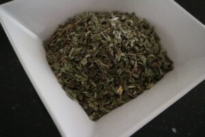  spitzwegerich , kräuter , kochen , heilkräuter , heilkraut , wildkraut , kraut ,