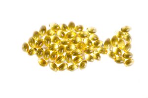  öl , fische , omega , leber , pille , omega 3 , lebensmittel , weiß , kabeljau , hintergrund , ernährungsphysiologisch , isoliert , multivitamin , pharmazeutische , fischöl , medizinisch , diät , arzneimittel , gelb , tablette , ergänzung , behandlung , reisöl , medikament , medizin , drei , therapie , gesund , Omega-3-Fettsäuren