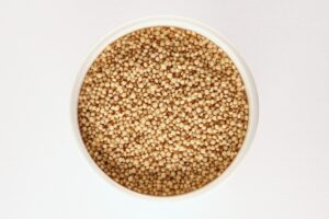 amaranth, amarant , superfoods , super , von oben , weißer teller , getreide , weißer hintergrund ,